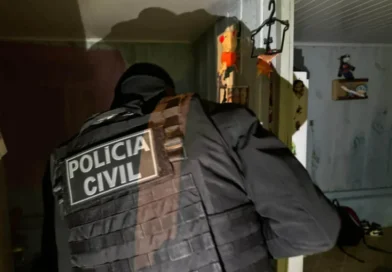 Polícia Civil do Paraná prende 17 pessoas em operação contra o tráfico de drogas e a venda ilegal de armas