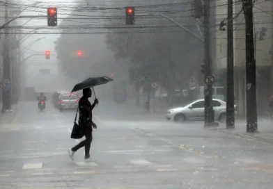 Chuva vai e volta no Paraná até domingo