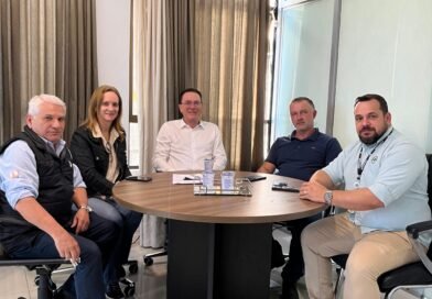 Prefeitura e associação de criadores estudam parceria para produtores de leite