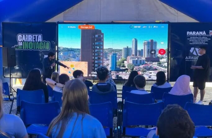 Carreta da Inovação atende no calçadão e democratiza acesso a novas tecnologias