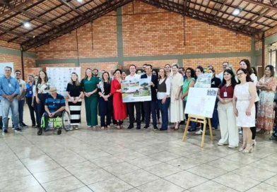 Pedron e Reichembach apresentam projeto para revitalizar o restaurante do parque