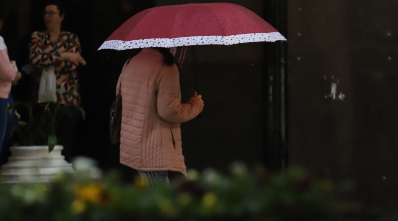 Chove até quarta-feira em várias regiões do Paraná, prevê Simepar