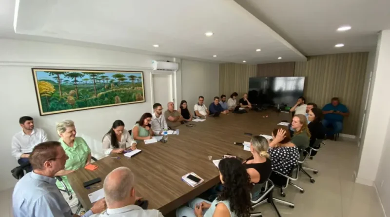 Prefeito e vice-prefeita reúnem secretariado para alinhar ações estratégicas de 2026