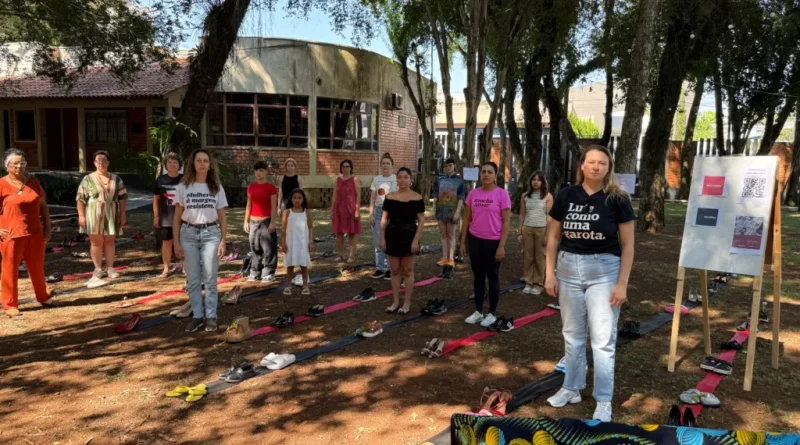 Intervenção artística durante a Expobel aborda o feminicídio