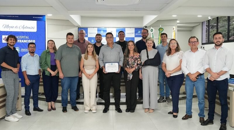 HOSPITAL SÃO FRANCISCO RECEBE HOMENAGEM DA CÂMARA DE VEREADORES