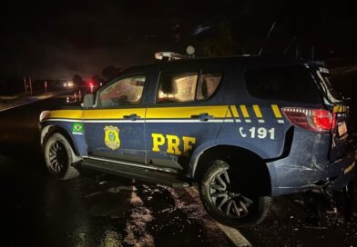 Motorista bêbado é preso após quase atropelar PRFs que atendiam acidente com morte