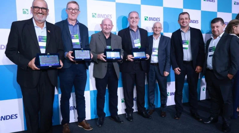Cresol é reconhecida em quatro categorias em evento para Agentes Financeiros Destaque 2025 do BNDES