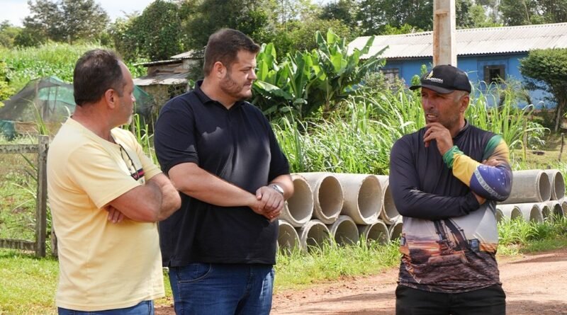 Vereadores acompanham obras de asfaltamento em Beltrão