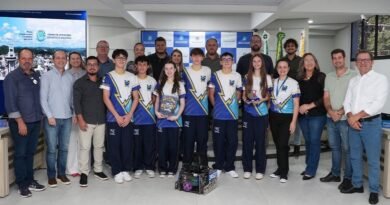 Equipe de robótica do SESI recebe homenagem do Legislativo de Beltrão