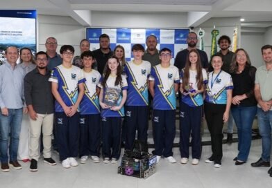 Equipe de robótica do SESI recebe homenagem do Legislativo de Beltrão