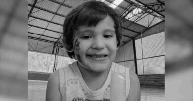 Criança de seis anos morre após se afogar em piscina de residência