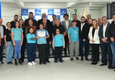 Apae recebe homenagem da Câmara de Vereadores pelos 50 anos de fundação
