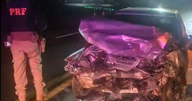 Homem fica preso às ferragens em colisão entre carro e caminhonete na BR-158