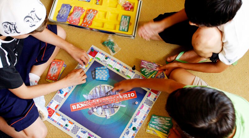 Parte do IR devido pode ir para projetos sociais de crianças e adolescentes no Paraná
