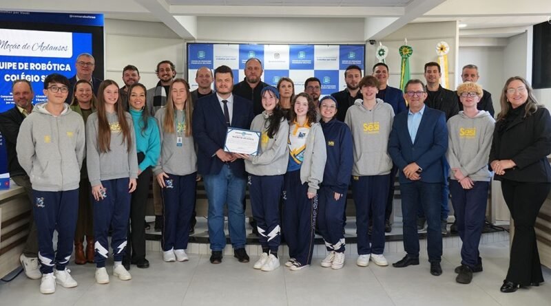 EQUIPE DE ROBÓTICA DO COLÉGIO SESI RECEBE MOÇÃO DE APLAUSOS