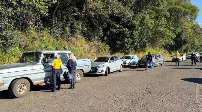 Maio Amarelo reforça conscientização na PR-483 em Beltrão