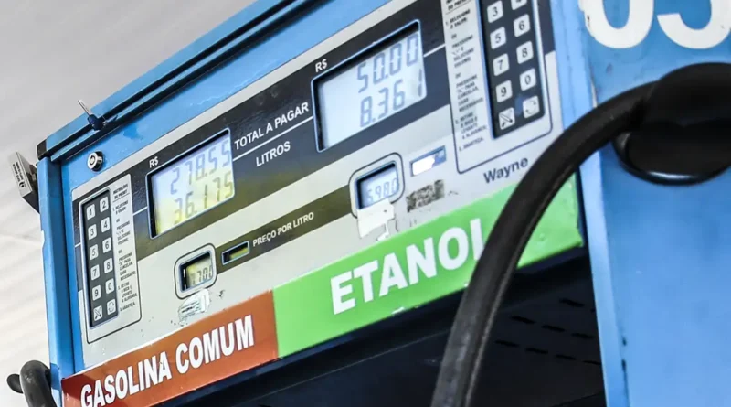 Petrobras reajusta gasolina e aplica desconto federal