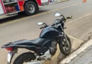 Colisão entre caminhonete e motocicleta deixa jovem ferido