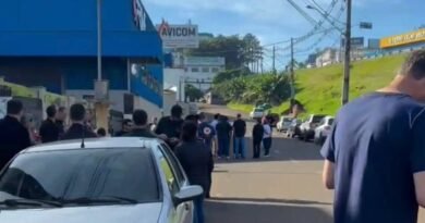 Servidores do SAMU protestam em frente à base contra decisões do Ciruspar