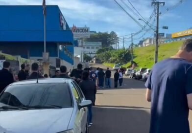 Servidores do SAMU protestam em frente à base contra decisões do Ciruspar