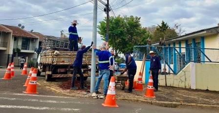 Debetran inicia instalação de semáforo no cruzamento da Rua Niterói com a Antônio Carneiro Neto