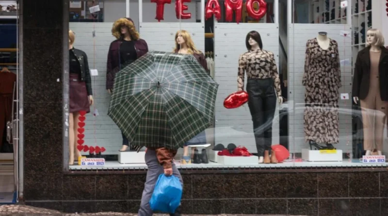 Dia dos Namorados: Procon-PR orienta consumidores sobre compras e trocas de presentes 