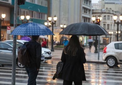 Tempestades retornam ao Paraná com chuvas mais expressivas na faixa central