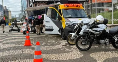 GOTRAN realiza ação de educação para o trânsito na praça central de Francisco Beltrão