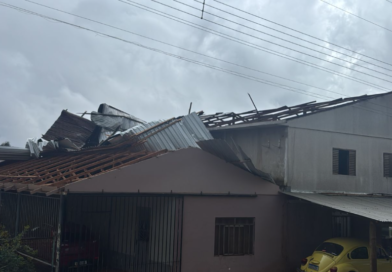 Ventos fortes provocam estragos e mobilizam equipes no interior de Francisco Beltrão