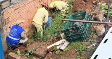 Trabalhador sofre ferimentos graves após ser atingido por pedra