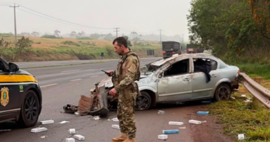 Motorista é preso pela PRF após capotar veículo em fuga na BR-163