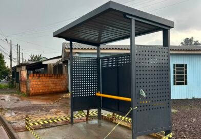 Novos pontos de ônibus começam a ser instalados em Francisco Beltrão