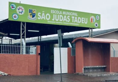 Temporal com granizo danifica cerca de 300 imóveis e deixa escola sem aulas em Marmeleiro