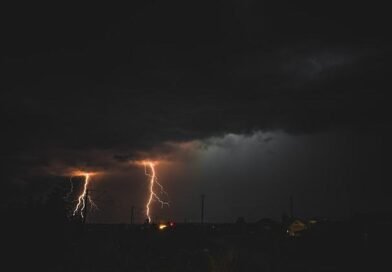 Paraná é atingido por temporal com mais de 20 mil raios e tornado; frio intenso chega neste fim de semana
