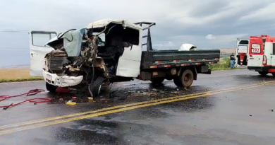 Motorista fica ferido após colisão entre dois caminhões na PRC-280 em Renascença