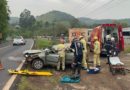 Mulher sofre ferimentos graves após carro capotar na PR-566