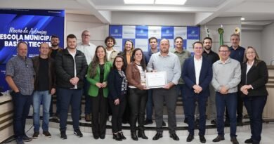 ESCOLA BASÍLIO TIECHER, MELHOR IDEB DE BELTRÃO, RECEBE MOÇÃO DE APLAUSOS