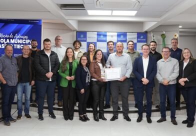 ESCOLA BASÍLIO TIECHER, MELHOR IDEB DE BELTRÃO, RECEBE MOÇÃO DE APLAUSOS