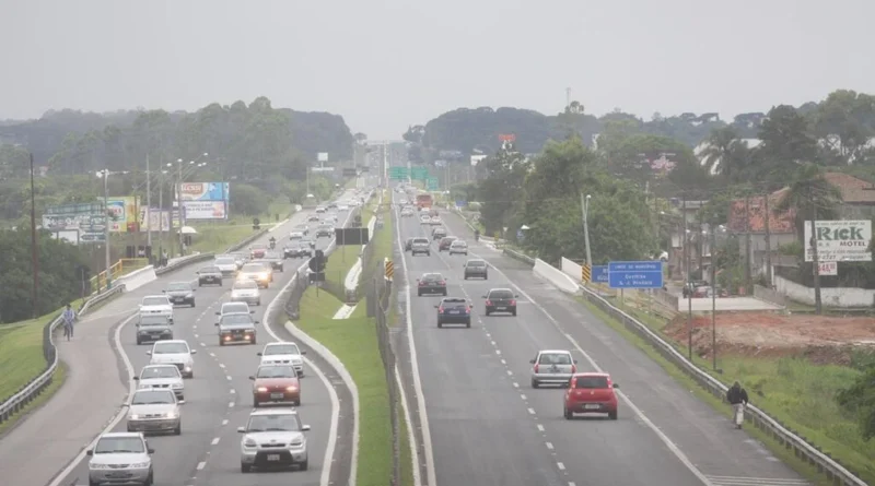 Feriadão deve levar quase 1 milhão de veículos às rodovias do Paraná