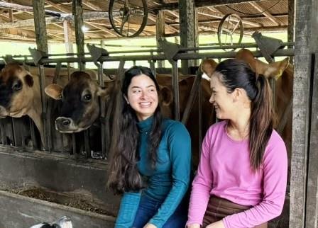 Mãe e filha fortalecem sucessão familiar na produção leiteira