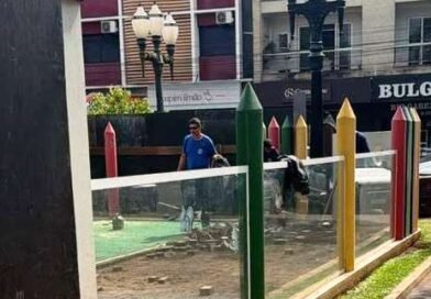 Parquinho infantil da Praça Central passa por revitalização