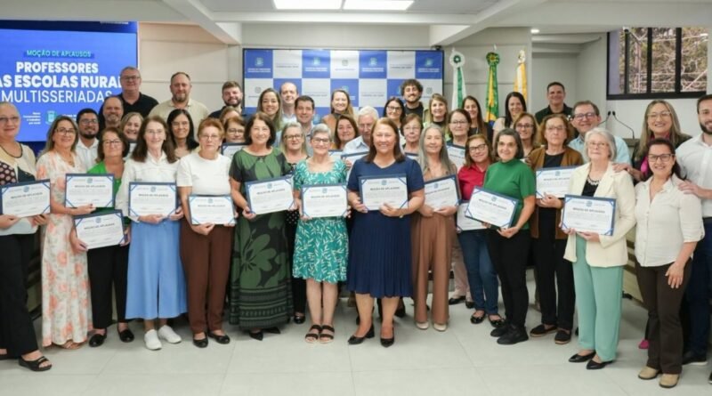 Professores pioneiros da educação rural são homenageados pela Câmara de Francisco Beltrão