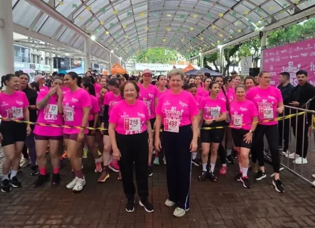 Corrida Só Para Elas reúne mais de 600 mulheres em Francisco Beltrão