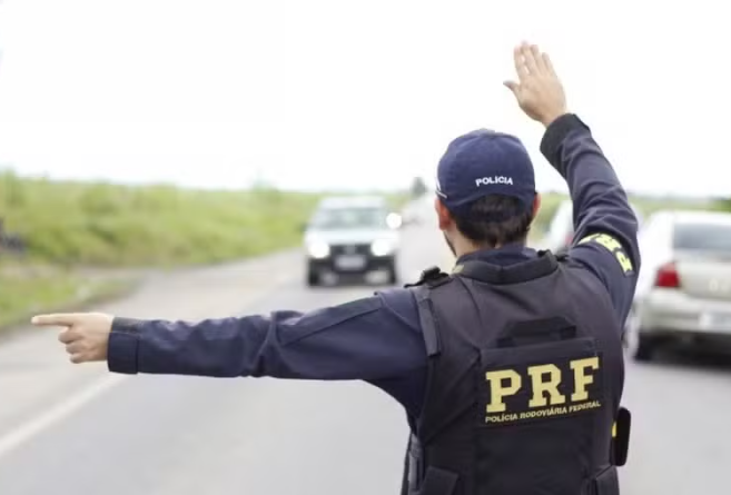PRF reforça fiscalização nas rodovias do Paraná durante feriadão