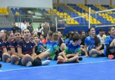 Festival Municipal de Voleibol reúne 200 crianças em Francisco Beltrão